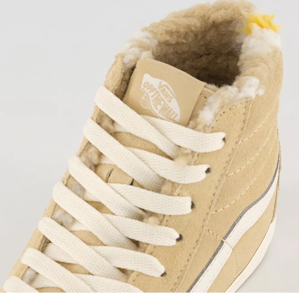 NEW Vans Sk8-Hi Cozy Hug Sherpa Biscotti Sneakers Women’s Size 11 - Picture 3 of 8